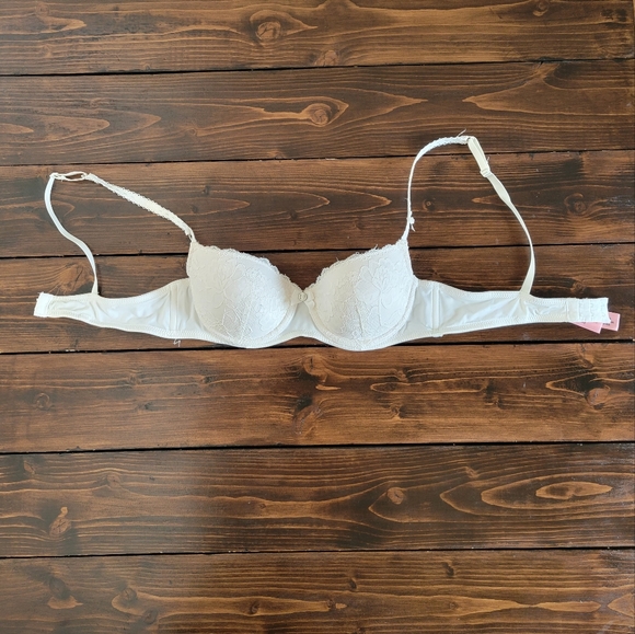 Hunkemöller Cream Lace Bra - Picture 3 of 5